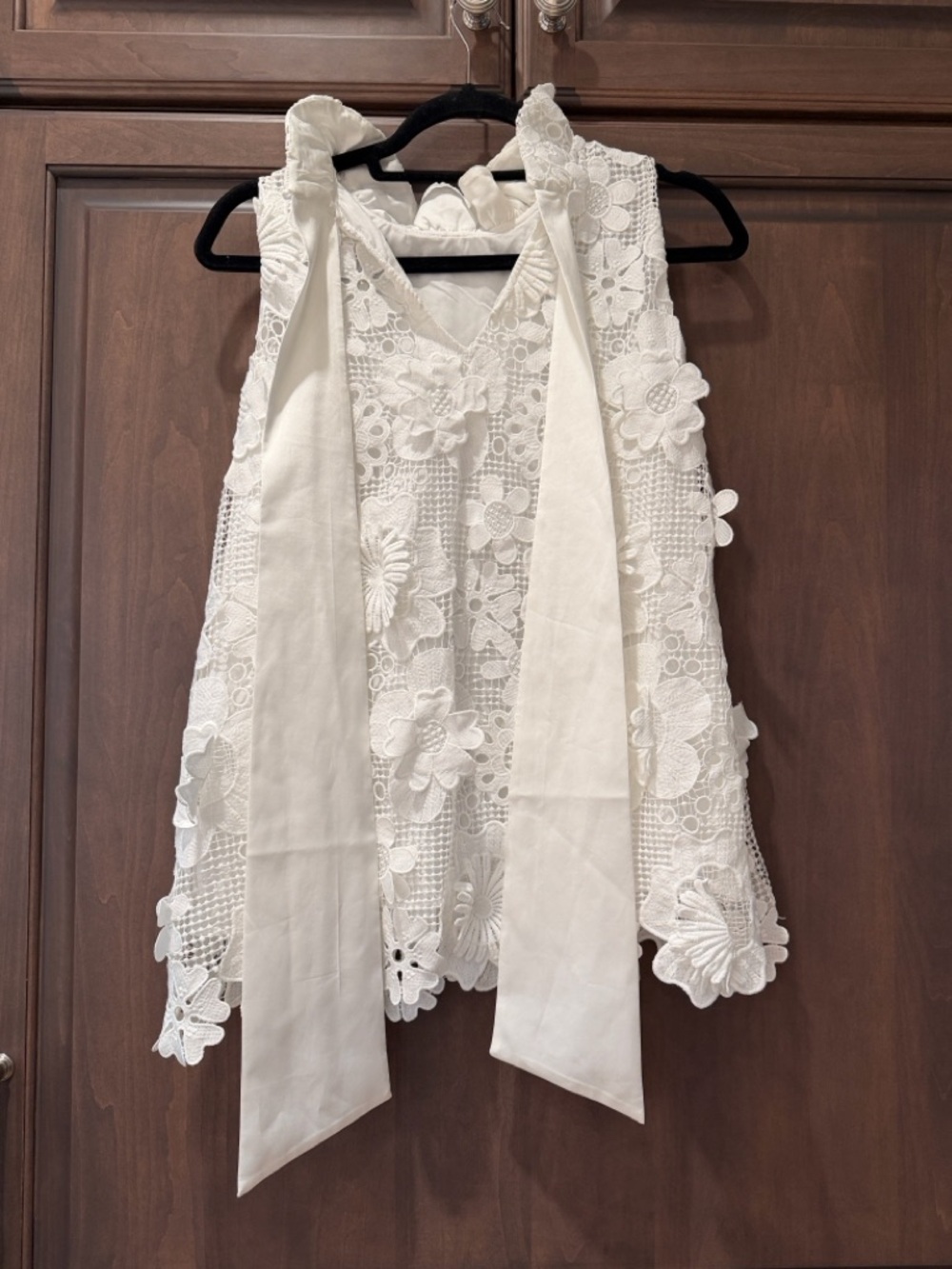 Tuckernuck White Guipure Lace Top - Size M - Like New! - Picture 6 of 8